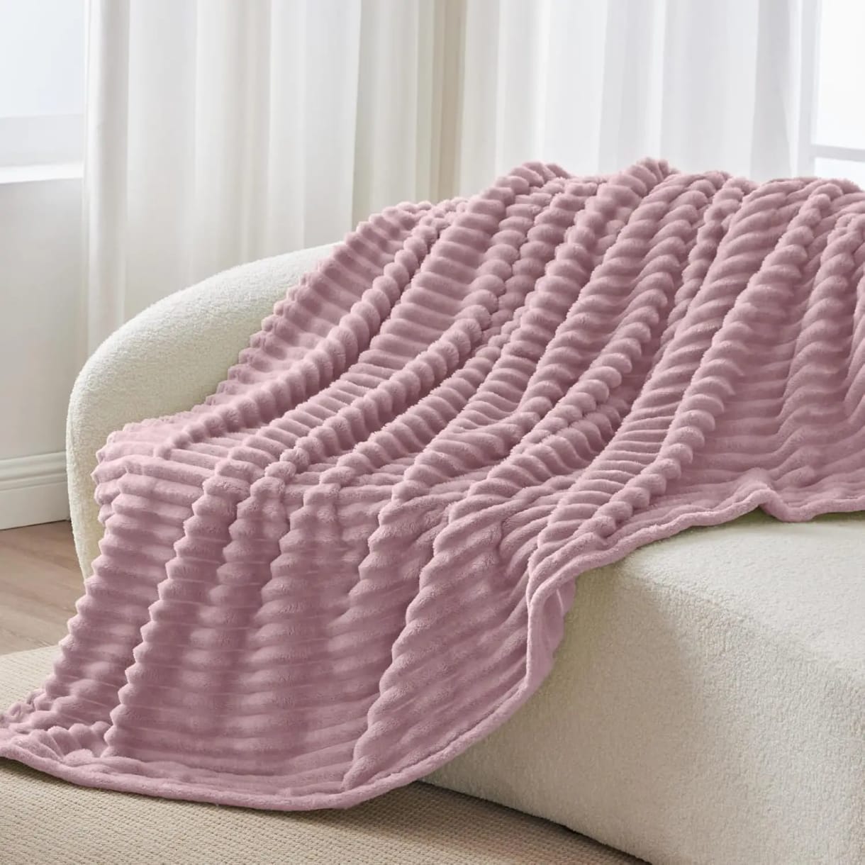 Striped Flannel Fleece Throw Blankets Suitable For Beds, Sofas, or Travel.